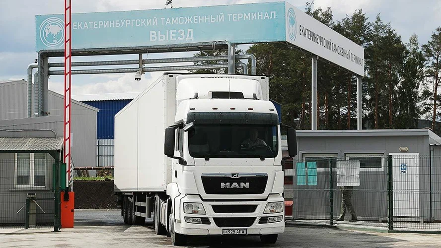 Растущий грузопоток между Россией и Узбекистаном застревает на границе
